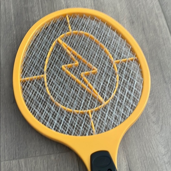 Yellow Electric Bug Zapper Racket - Picture 2 of 7